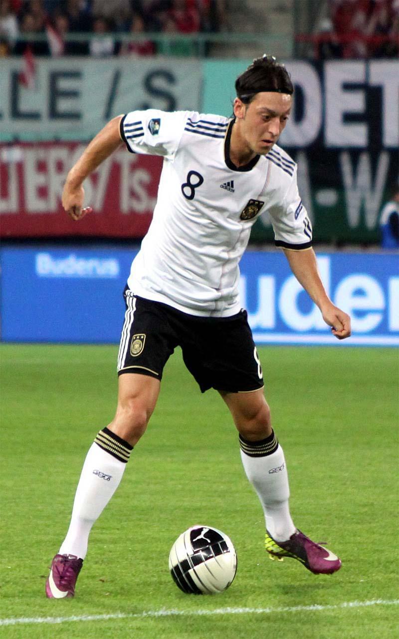 Mesut Ozil Puzzle Games2